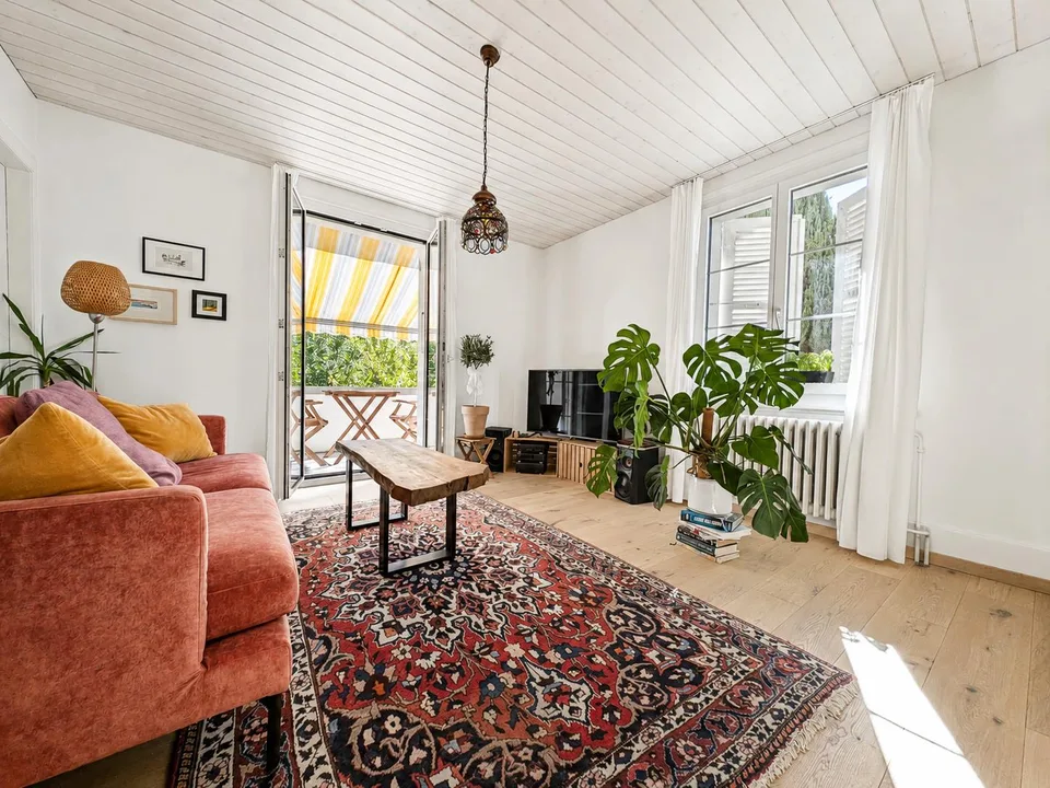Zur Nachmiete: Schöne 2.5-Zimmer-Wohnung in ruhiger Lage mit Balkon