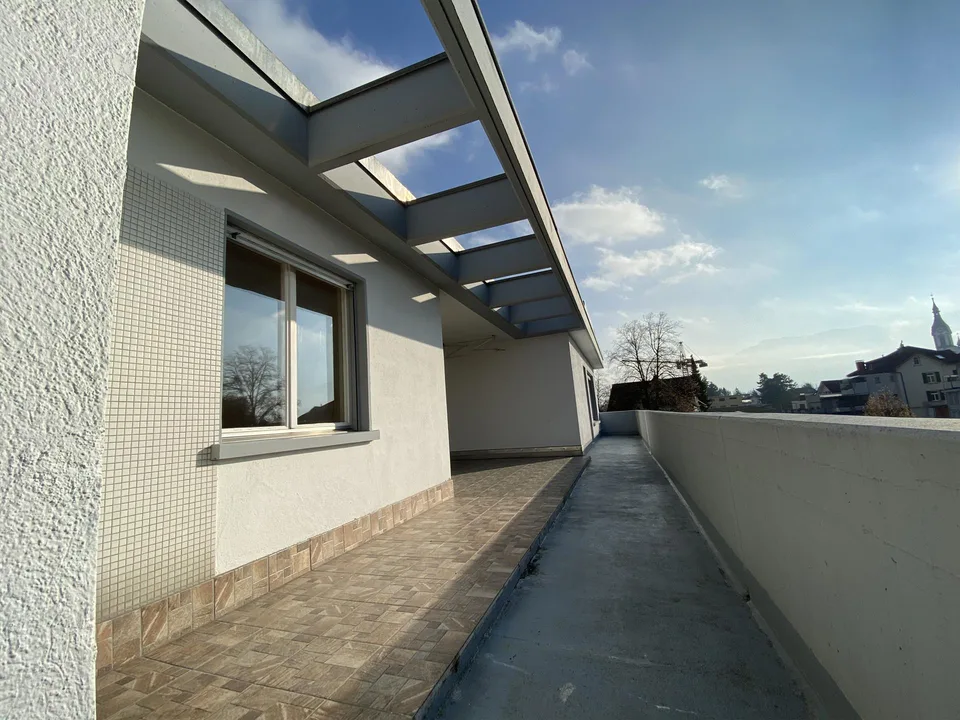 Grosszügige 6-Zimmer-Wohnung mit 160 m² und sonnigem Balkon