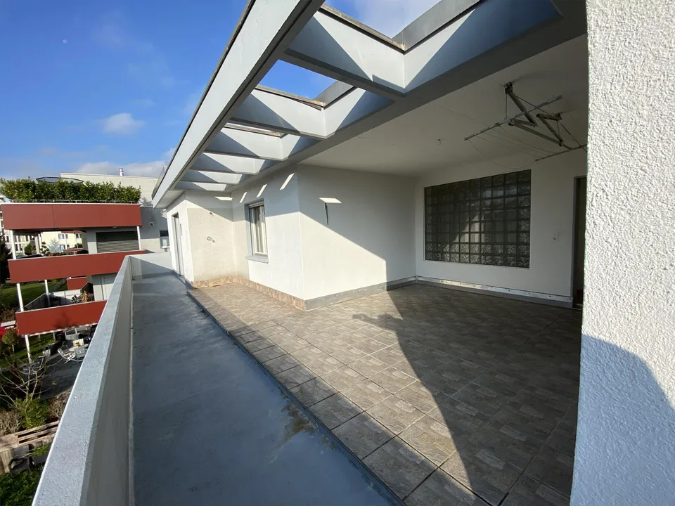 Grosszügige 6-Zimmer-Wohnung mit 160 m² und sonnigem Balkon
