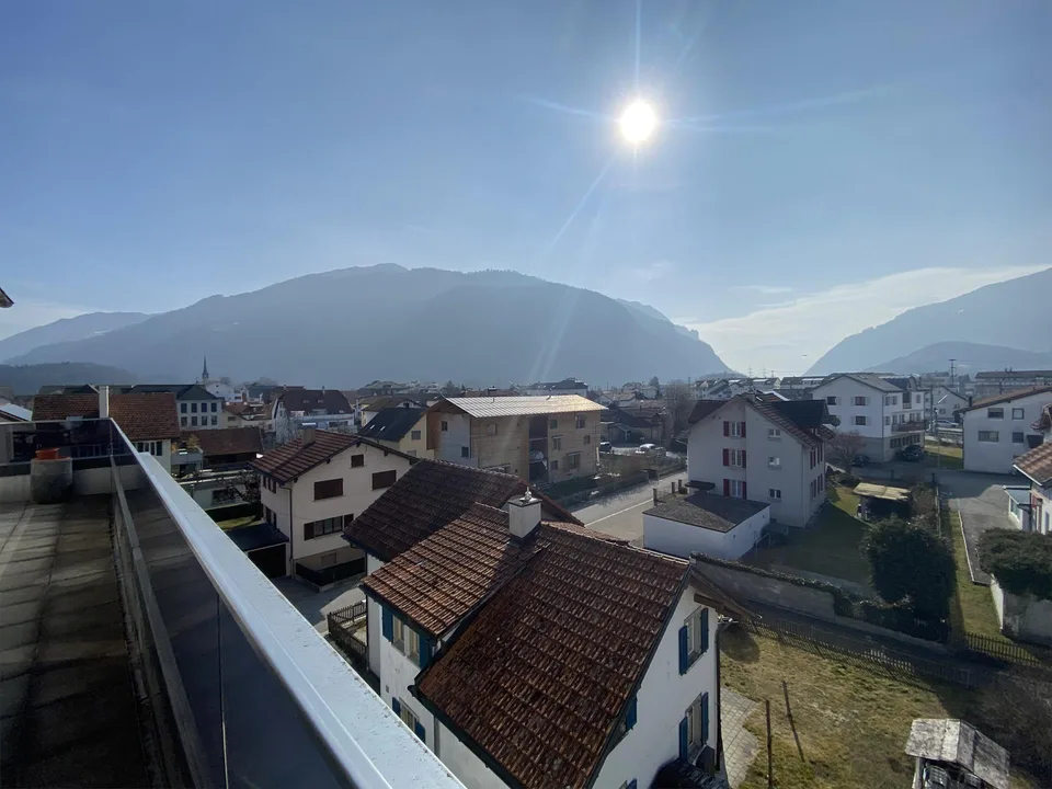 Exklusive 4.5-Zimmer-Attika mit Aussicht und Solarstrom