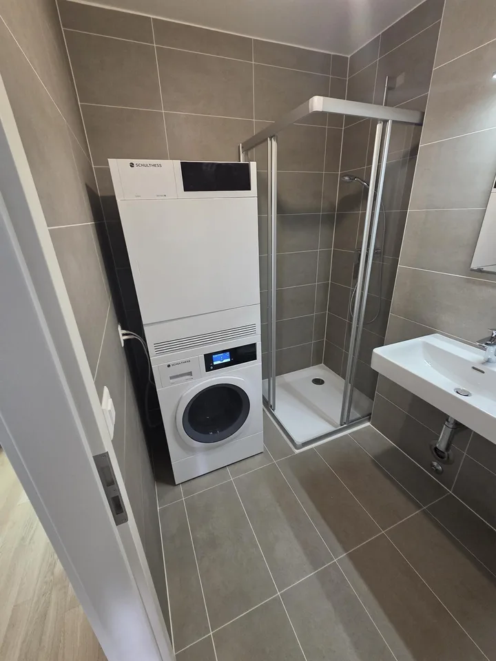 Superbe 4,5 pièces neuf, 2 balcons, parking sous-terrain avec
