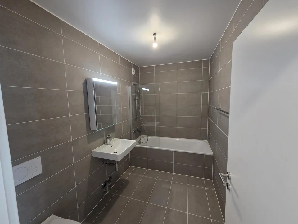 Superbe 4,5 pièces neuf, 2 balcons, parking sous-terrain avec