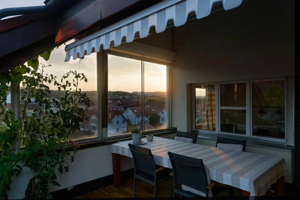 6.5 Zimmer Maisonette mit grosser Terrasse und 2 PP (Tiefgarage)