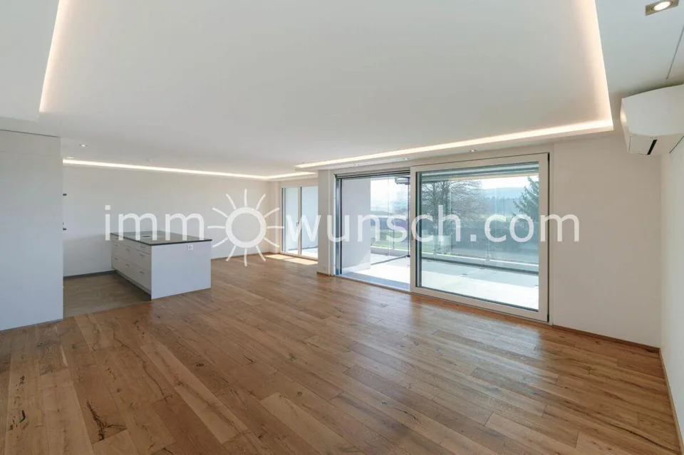 Moderne 3½ Zi.-Wg., Teil verglaster Balkon, herrliche Fernsicht