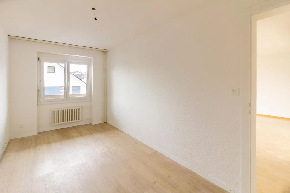 Grossräumige 4½*Zimmerwohnung an zentraler und ruhiger Lage