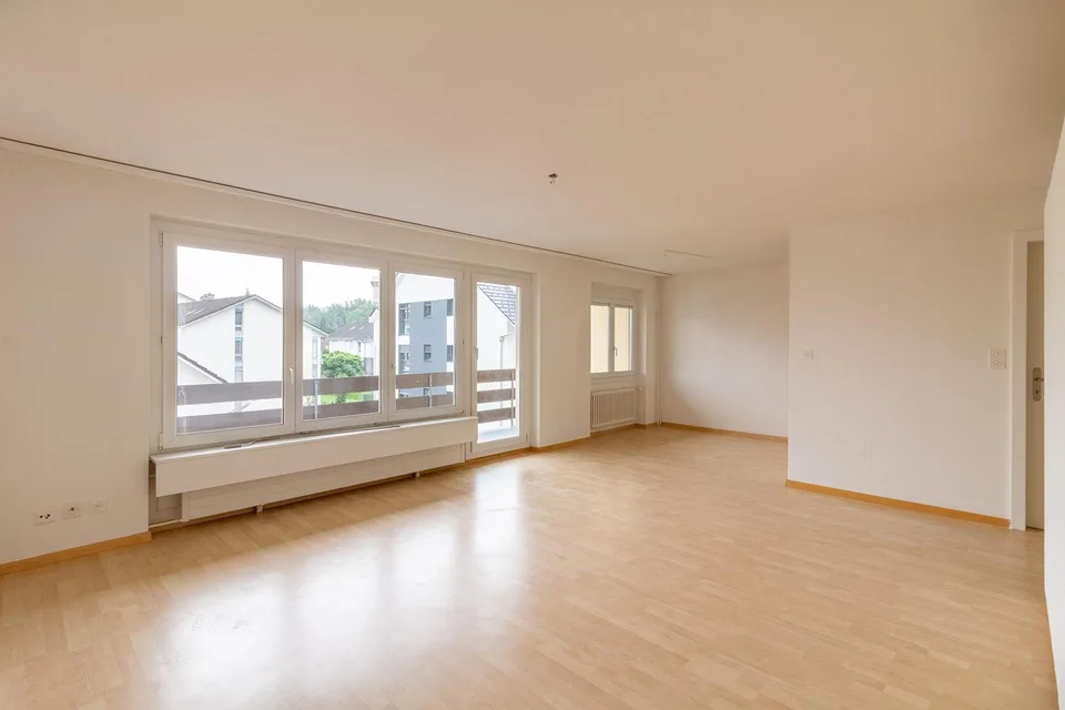 Grossräumige 4½*Zimmerwohnung an zentraler und ruhiger Lage