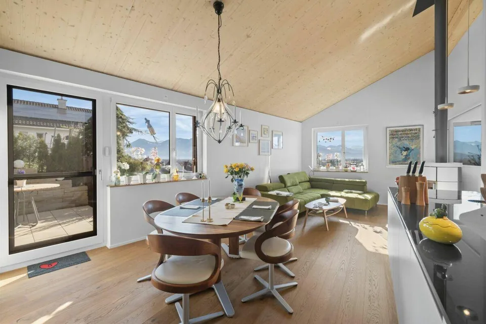 Modern single-family house with Alpine panorama