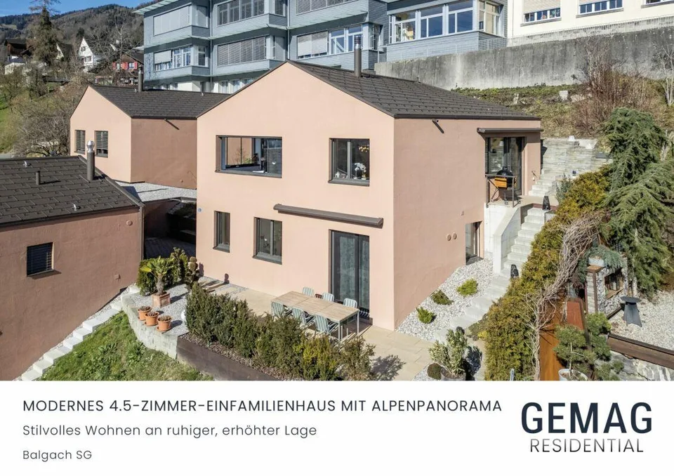 Modernes Einfamilienhaus mit Alpenpanorama