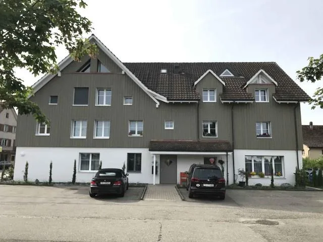 Frisch renovierte 4.5-Zimmer-Wohnung mit sonniger Süd-West-Ausrichtung – photo 7 of 7
