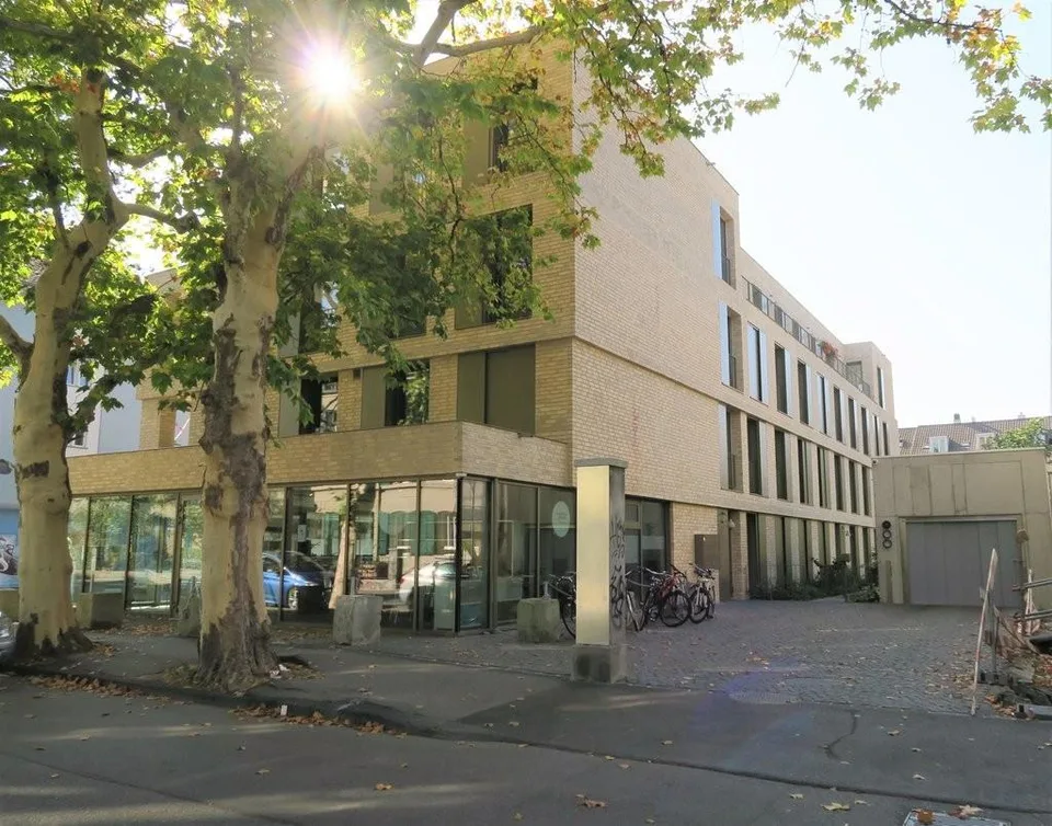 Einstellhallenplatz mitten in der Lorraine