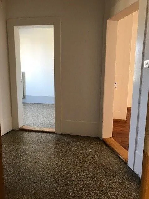 Befristet wohnen in 2-Zimmer-Altbauwohnung