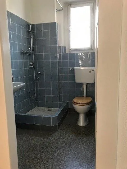 Befristet wohnen in 2-Zimmer-Altbauwohnung