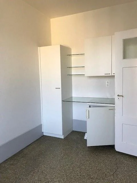 Befristet wohnen in 2-Zimmer-Altbauwohnung