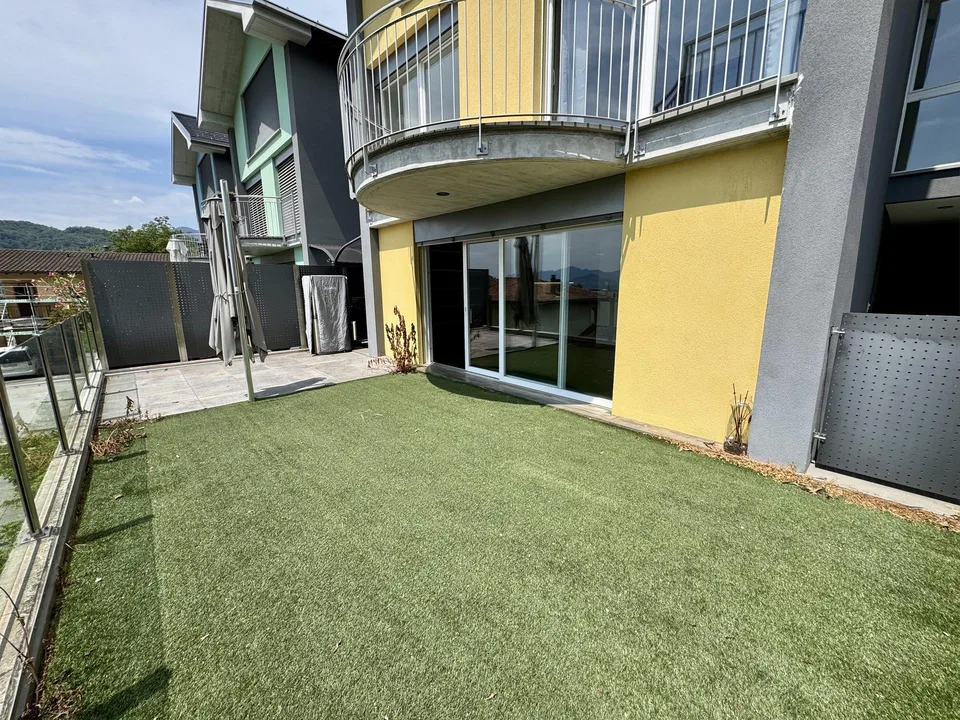 CADRO – ELEGANTE RESIDENZA CON GIARDINO PRIVATO, GARAGE DOPPIO