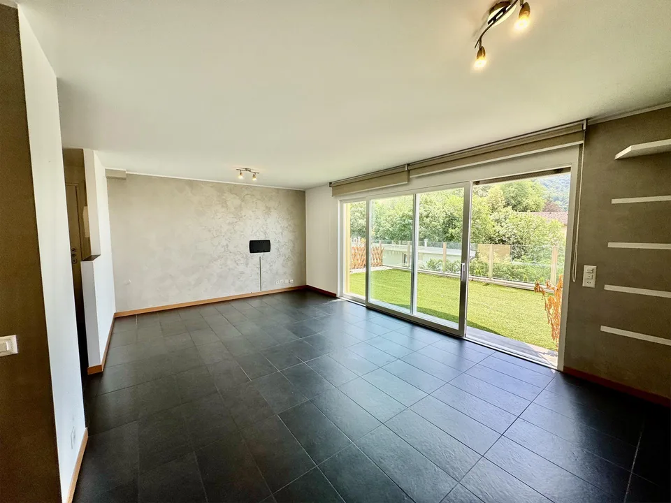 CADRO – ELEGANTE RESIDENZA CON GIARDINO PRIVATO, GARAGE DOPPIO
