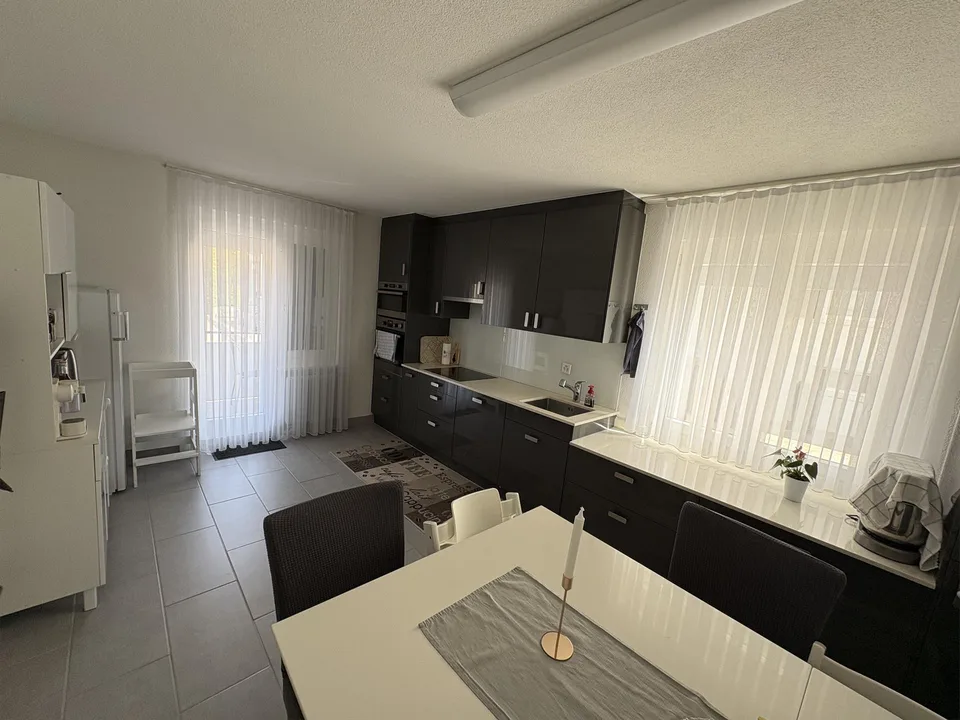 Stilvolle 5.5-Zimmer Doppelhaushälfte mit Wintergarten und Studio