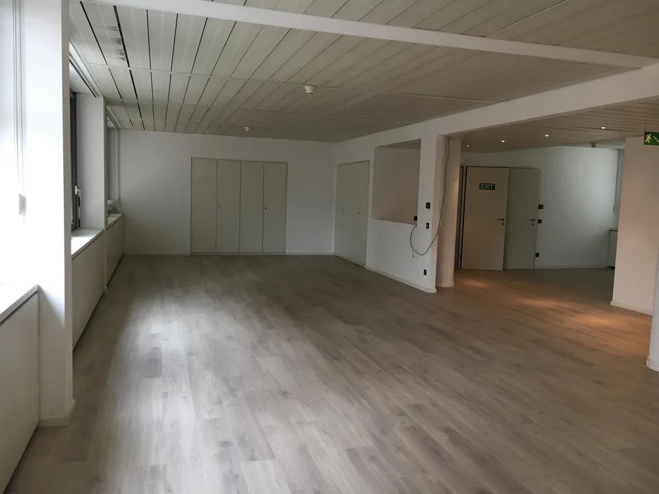 PALAZZINA UFFICI A REDDITO POSSIBILE ACQUISTO PER CITTADINI STRANIERI – Foto 9 von 16