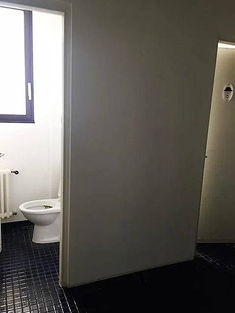 PALAZZINA UFFICI A REDDITO POSSIBILE ACQUISTO PER CITTADINI STRANIERI – Foto 14 von 16