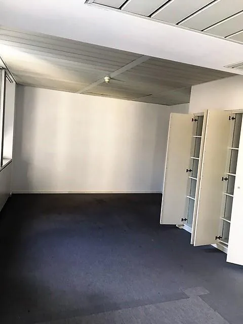 PALAZZINA UFFICI A REDDITO POSSIBILE ACQUISTO PER CITTADINI STRANIERI – Foto 13 von 16