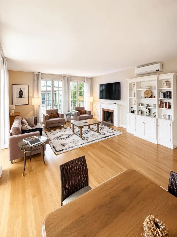 Luxury 1-Bedroom Executive Apartment with Large Balcony | Gym, Sauna &