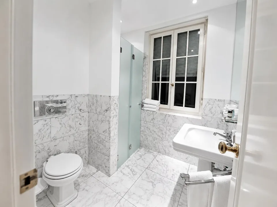 Luxury 2-Bedroom Apartment in the Heart of Zurich | Gym, Sauna & Squas