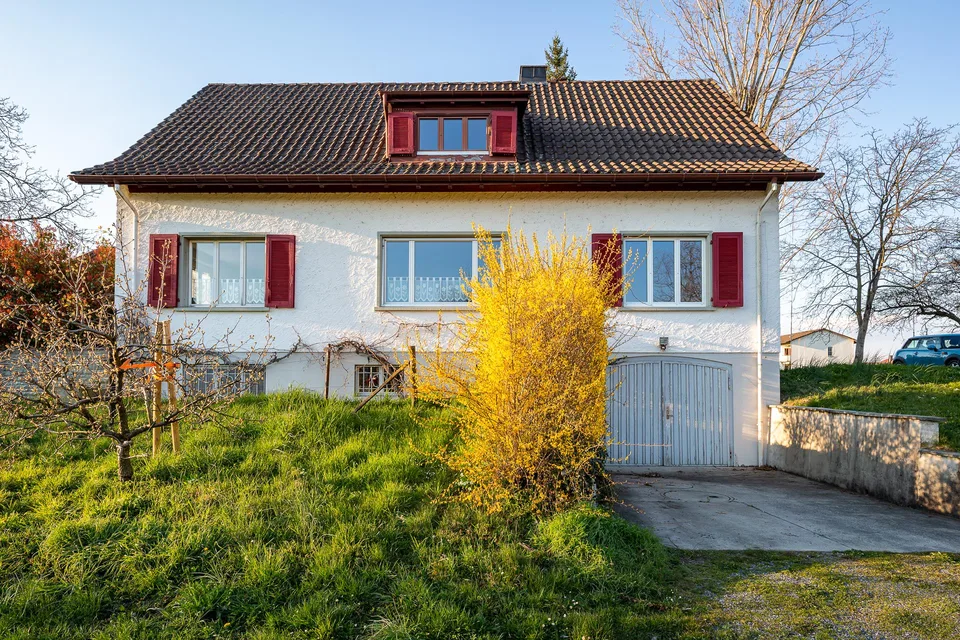 Schmuckes Landhaus im Grünen, am südl. Stadtrand von Arbon