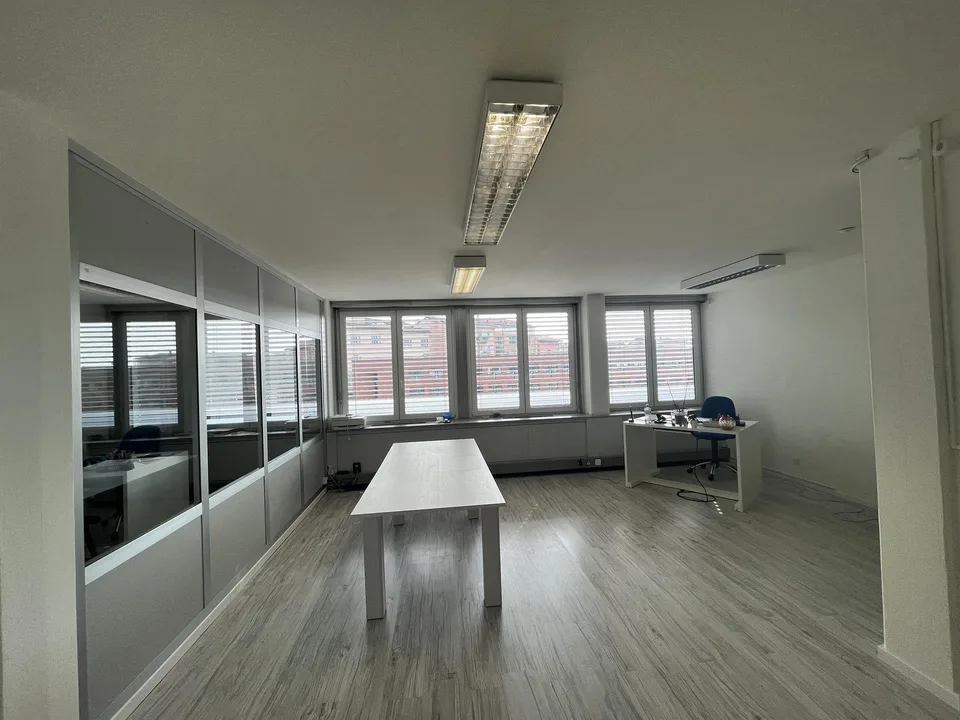Mendrisio – Ufficio elegante e ben collegato