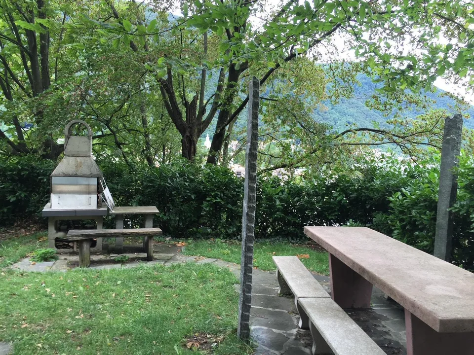 VILLETTA INDIPENDENTE CON GIARDINO - VISTA LAGO