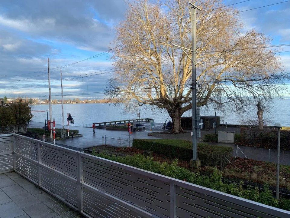 Geräumige 4.5 Zimmer Wohnung mit Blick auf den See