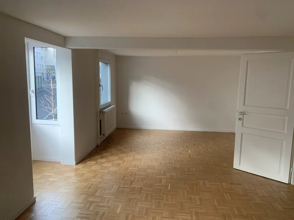 Geräumige 4.5 Zimmer Wohnung mit Blick auf den See