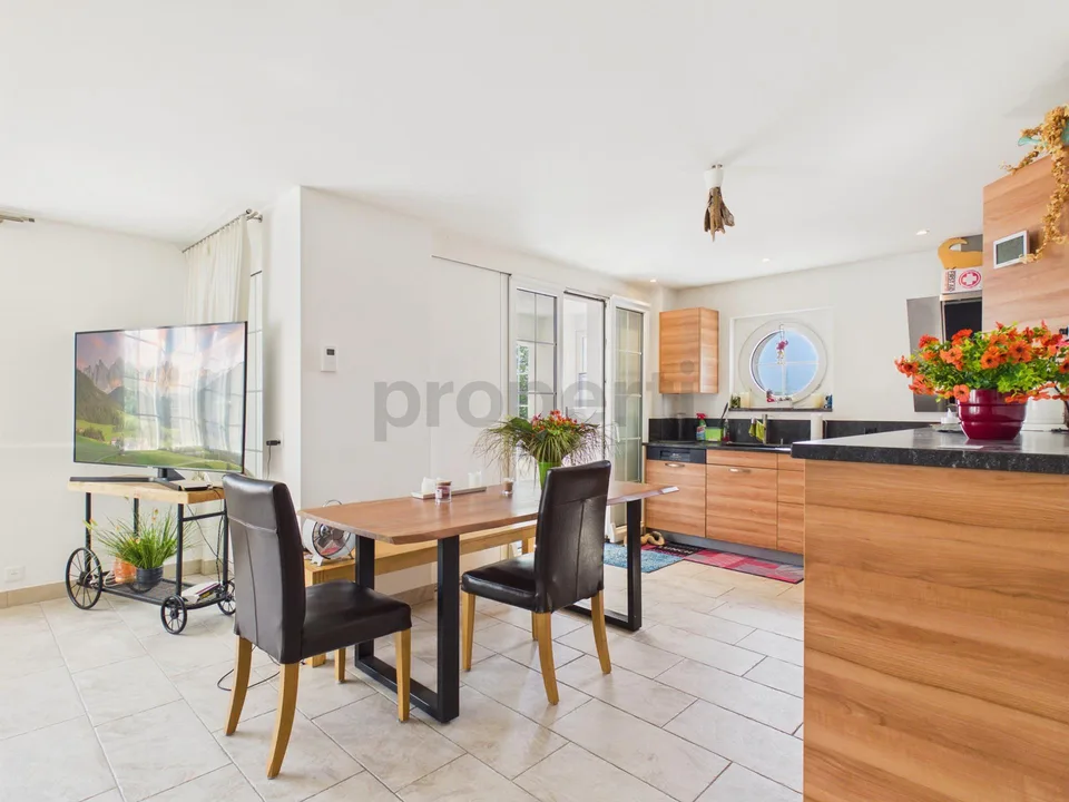 Dreamy 4.5-room apartment with winter garden, terrace, and panoramic view in Fläsch