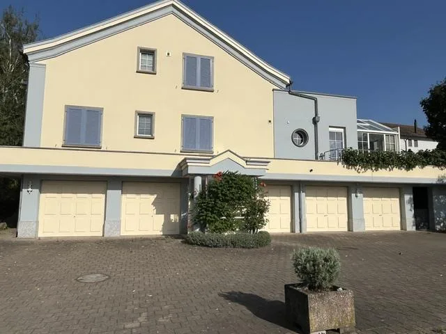 Traumhafte 4.5-Zimmer-Wohnung mit Wintergarten, Terrasse und Weitbl...