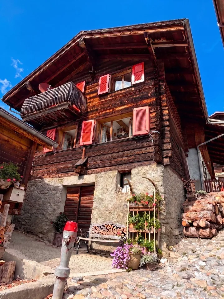 Charakter-Walliserhaus im autofreien Dorfkern