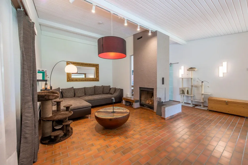 Wohnen mit Potenzial: Exklusives Zuhause mit Vielzweck-Anbau in tra...