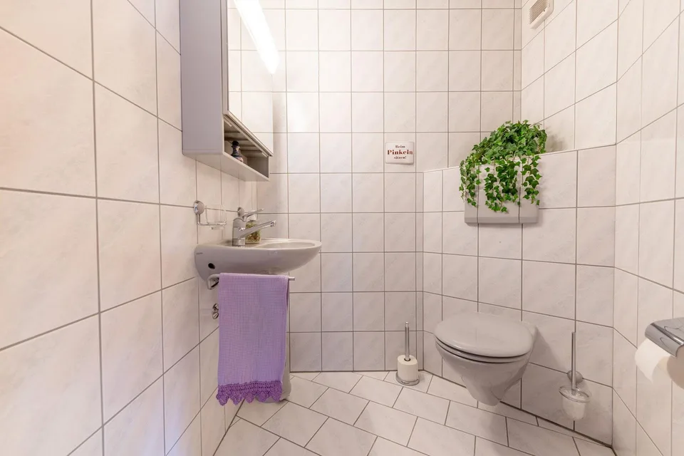 Living with a wide view - Well-kept semi-detached house with beautiful garden