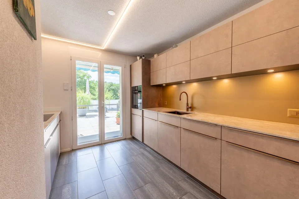 Appartement en attique avec terrasse de rêve, ascenseur et vue sur le Jura