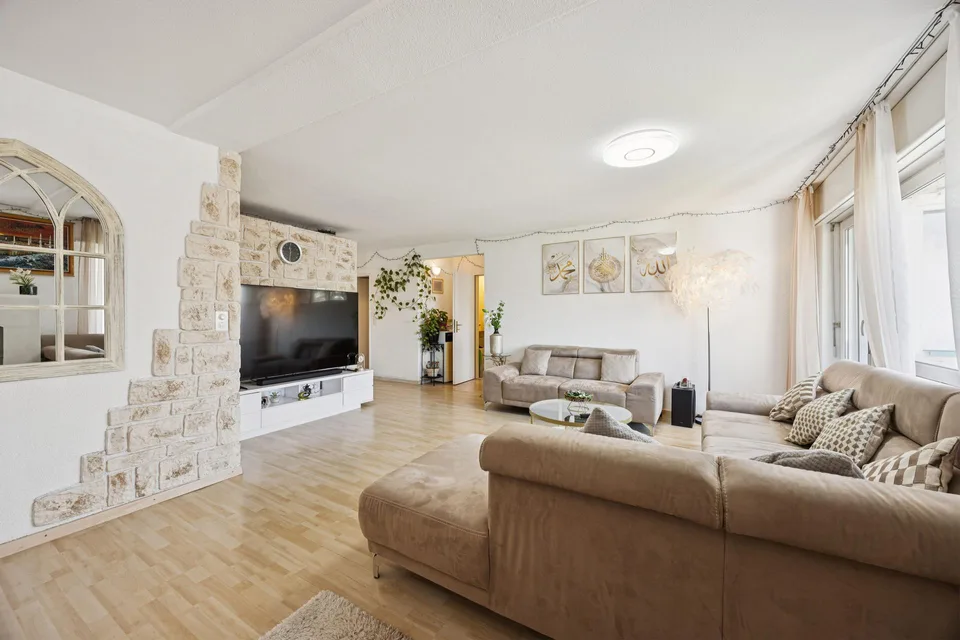 6.5-Zimmer-Dachwohnung - flexibel in 3.5- und 4.5-Zimmer-Wohnung te...