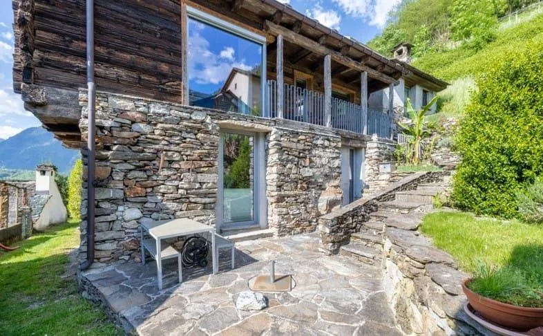 Charaktervolles 4-Zimmer-Chalet mit Weitblick in Malvaglia