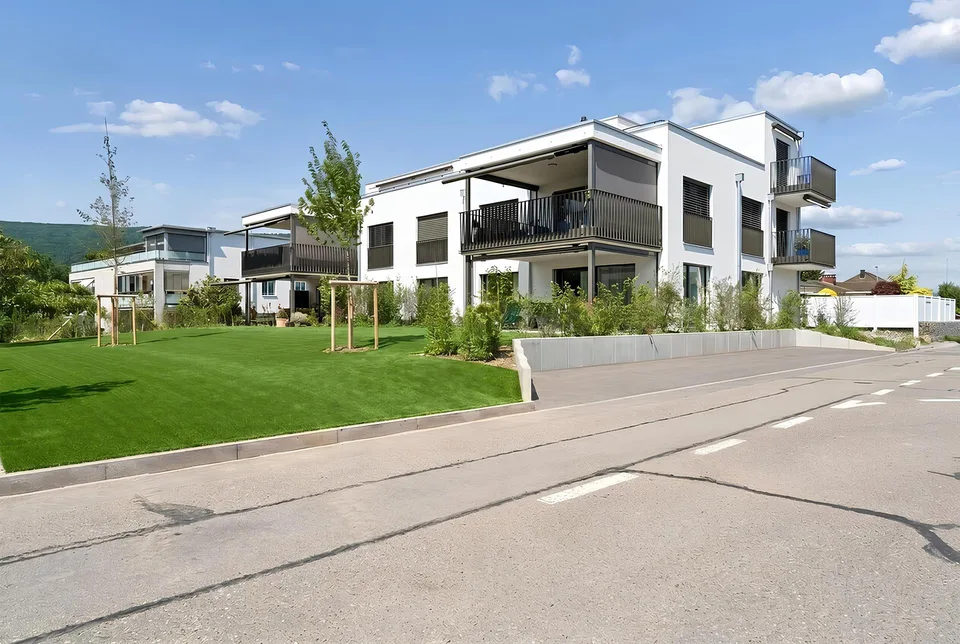 Wohnen wie im Einfamilienhaus - 4.5 Zimmer mit riesigem Privatgarten