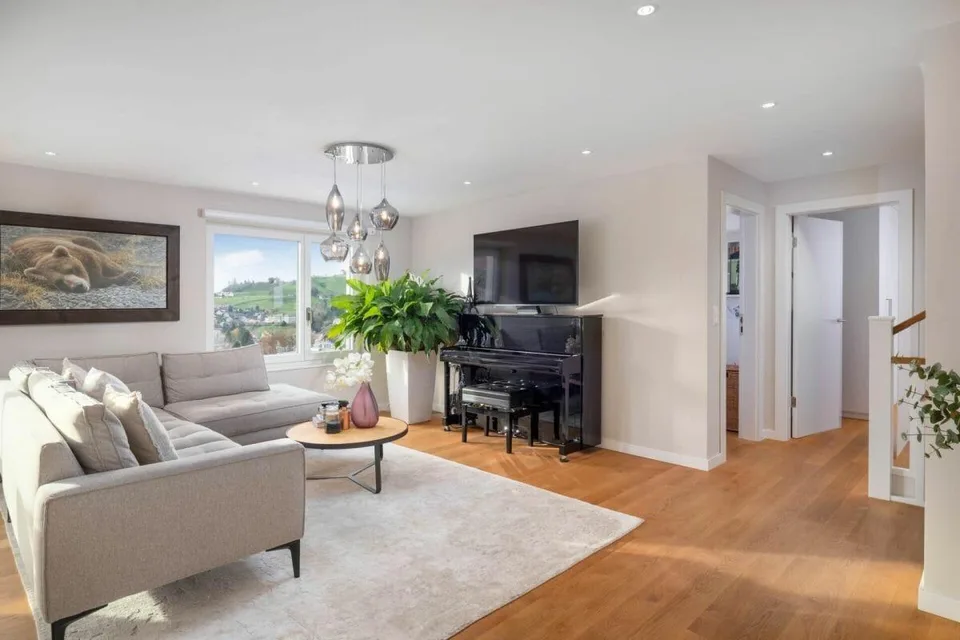 Rêve de maison rénové avec piscine et 2 appartements