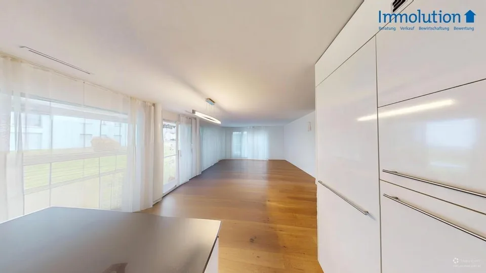 Bright 4.5-room garden apartment with seating area in Sirnach