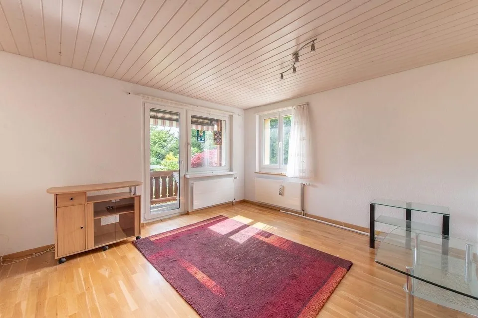 Your Home in the Green - Semi-Detached House with Large Garden