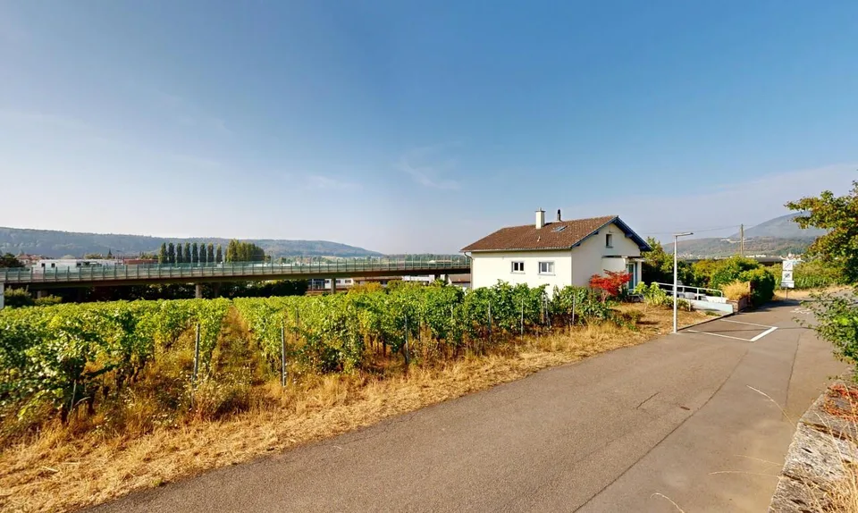 Maison 5.5p au Landeron avec vignes et fort potentiel
