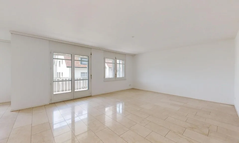 Helle 4.5-Zimmer-Wohnung mit Südbalkon in Volketswil