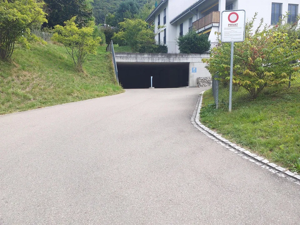 Gedeckte Einstellplätze zu vermieten!