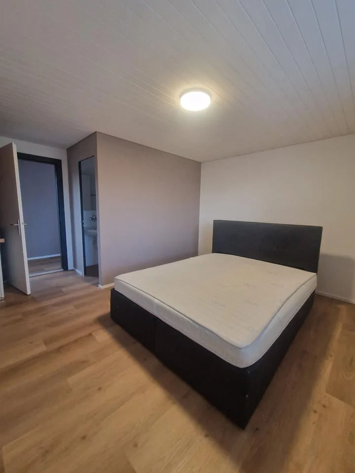 Tolles Einzelzimmer - zentrale Lage, direkt neben dem Bahnhof