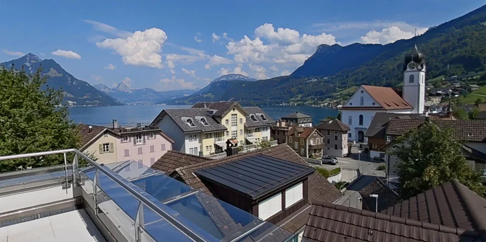 Attikawohnung mit 360°-See- und Bergsicht im Herzen von Beckenried