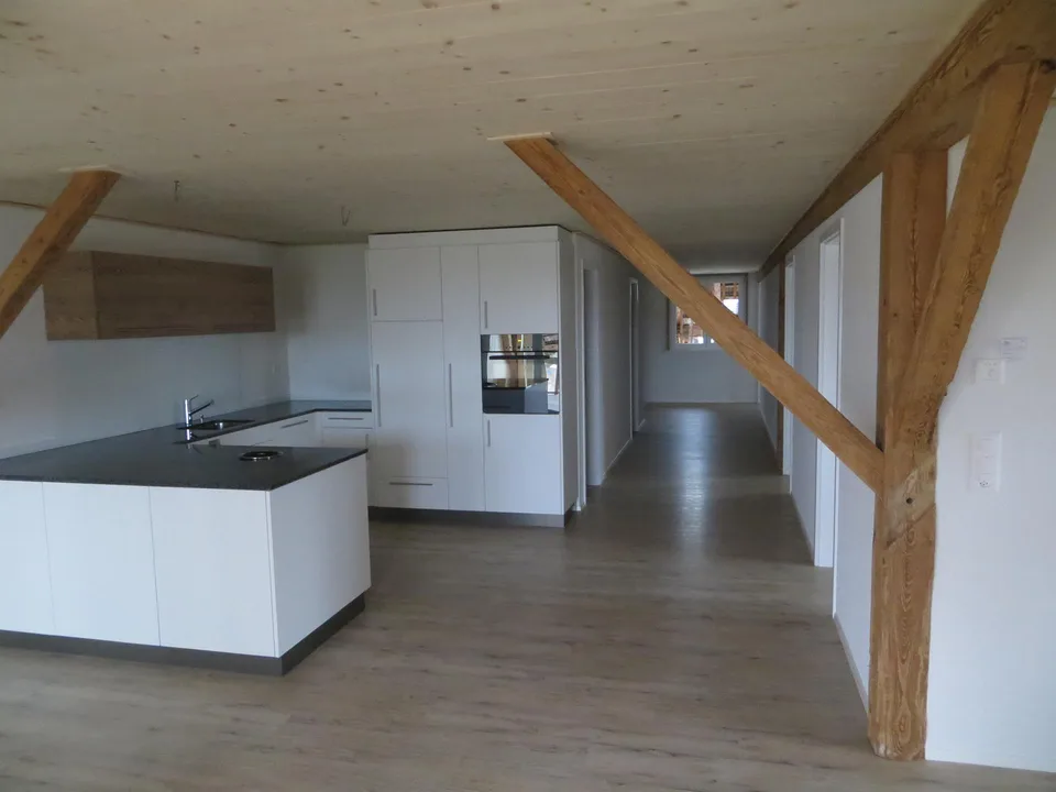 Grosse 4.5 Zimmer Wohnung mit Charme