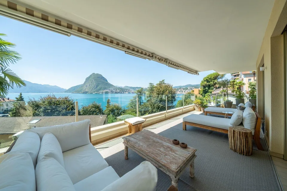 ELEGANZA CONTEMPORANEA CON VISTA LAGO A CASTAGNOLA. 3,5 LOCALI