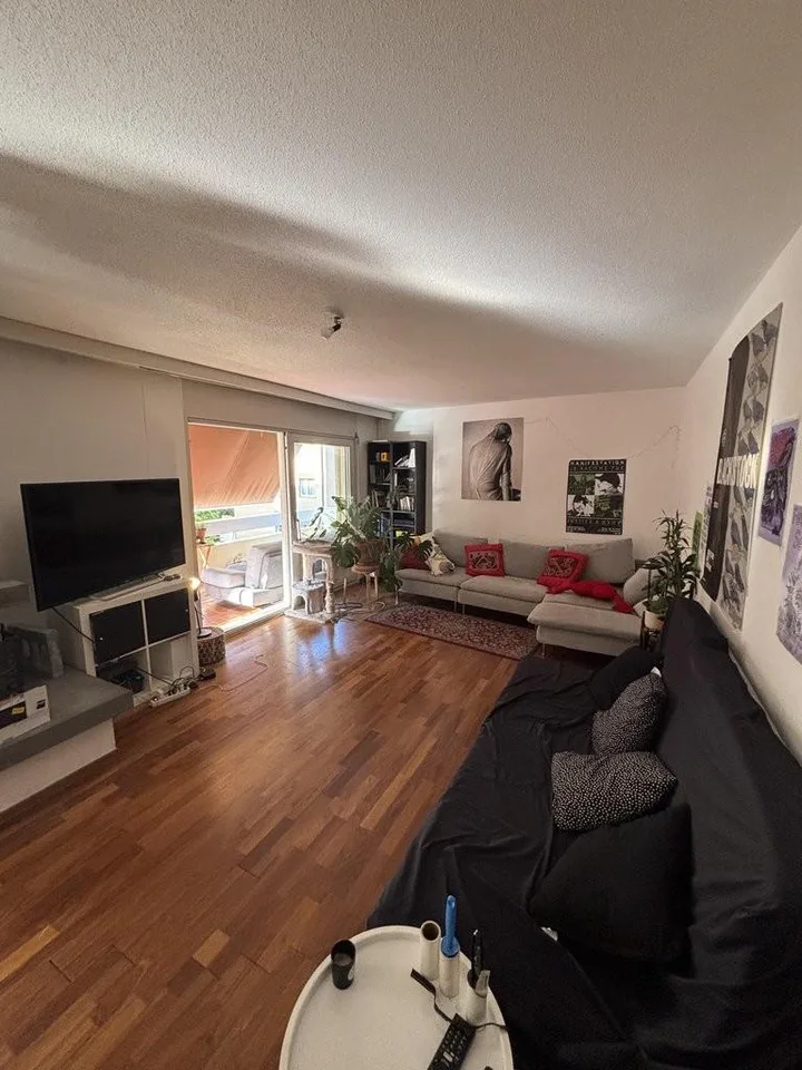 Not to be missed! Beautiful duplex in a peaceful neighborhood under the train station!